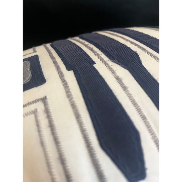 Pottery Barn Kids | Star Wars R2-D2 | Throw Decor Accent Pillow | GUC - Picture 7 of 7